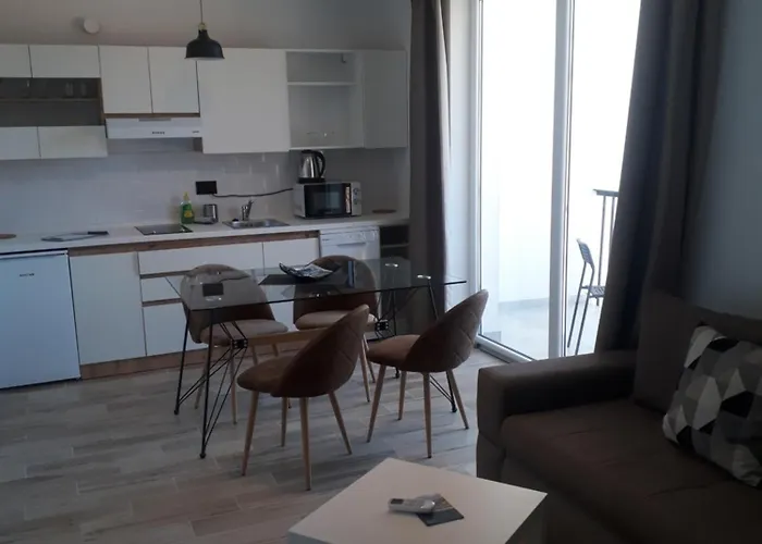 Hillside Apartament *