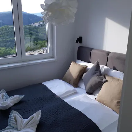 Hillside Apartmán